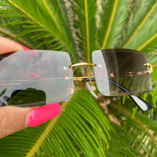 Load image into Gallery viewer, Black Sunnies
